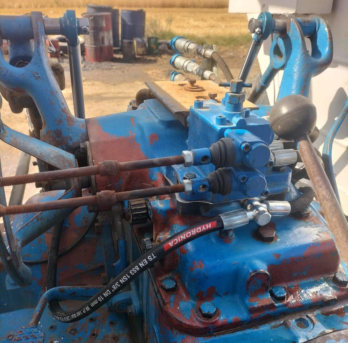 Kit piston suport auxiliar hidraulic spate pentru tractor Ford