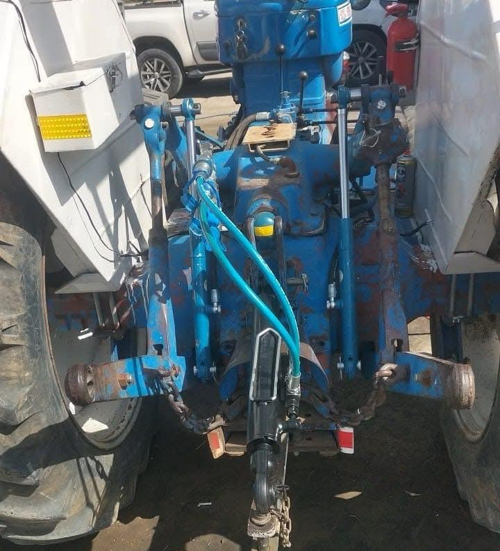 Kit piston suport auxiliar hidraulic spate pentru tractor Ford