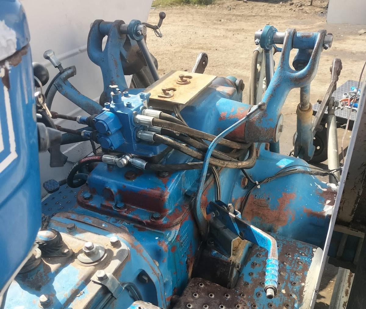 Kit piston suport auxiliar hidraulic spate pentru tractor Ford